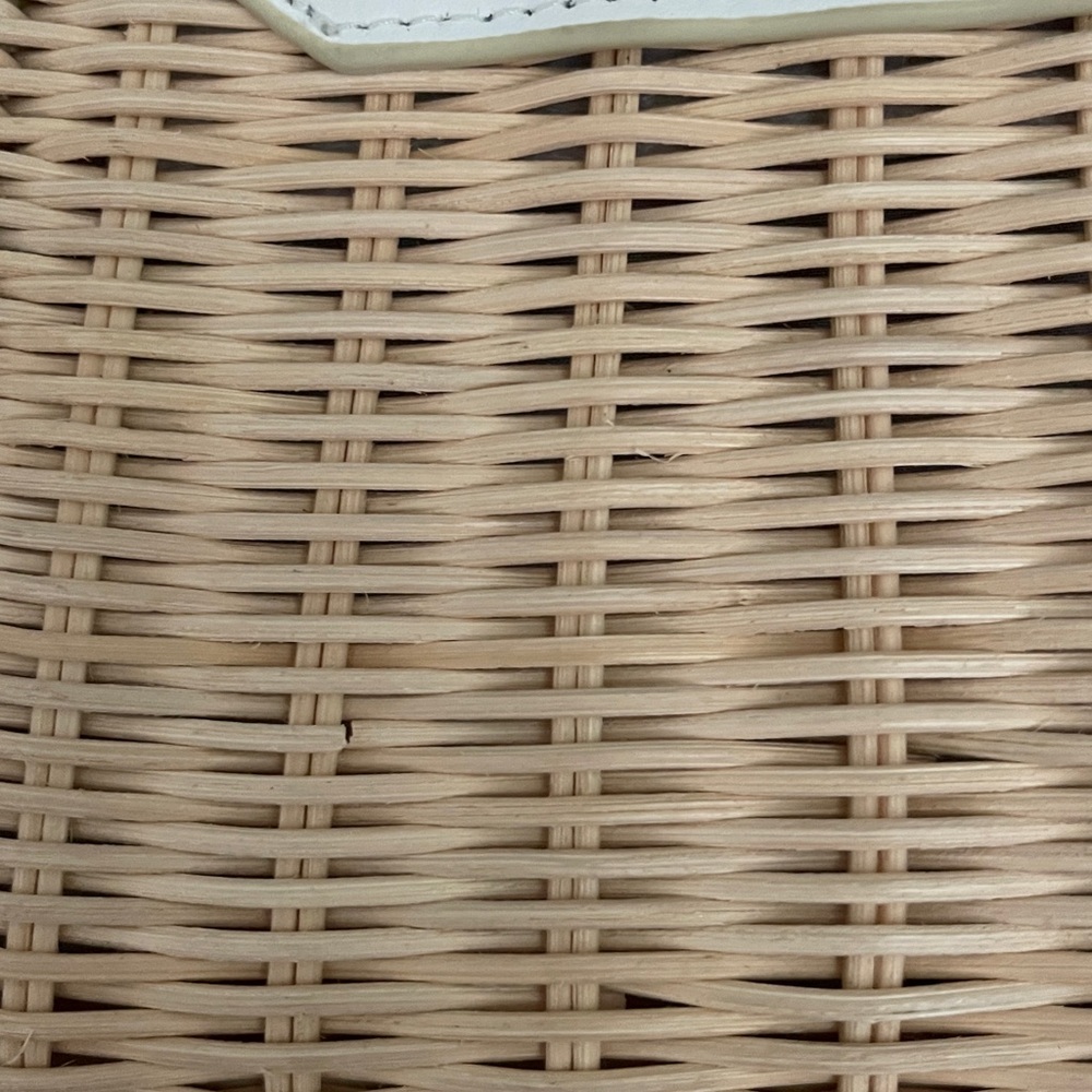 Ted Baker White and Tan Woven Handbag with gold hardware. - Picture 6 of 10